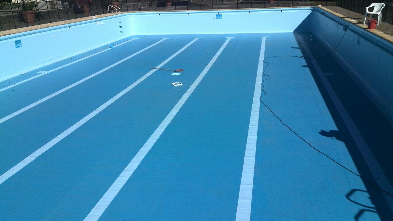 Instalación de piscina turística en geomembrana