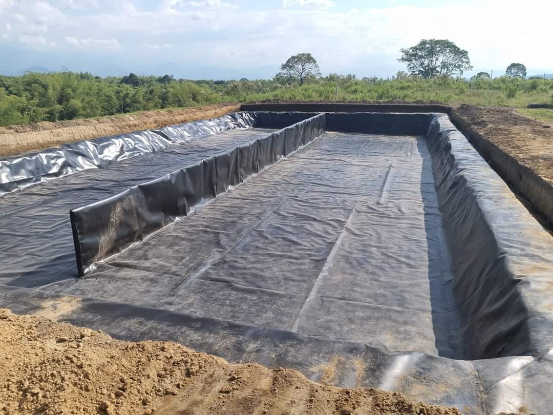 Reservorio con geomembrana para riego tecnificado