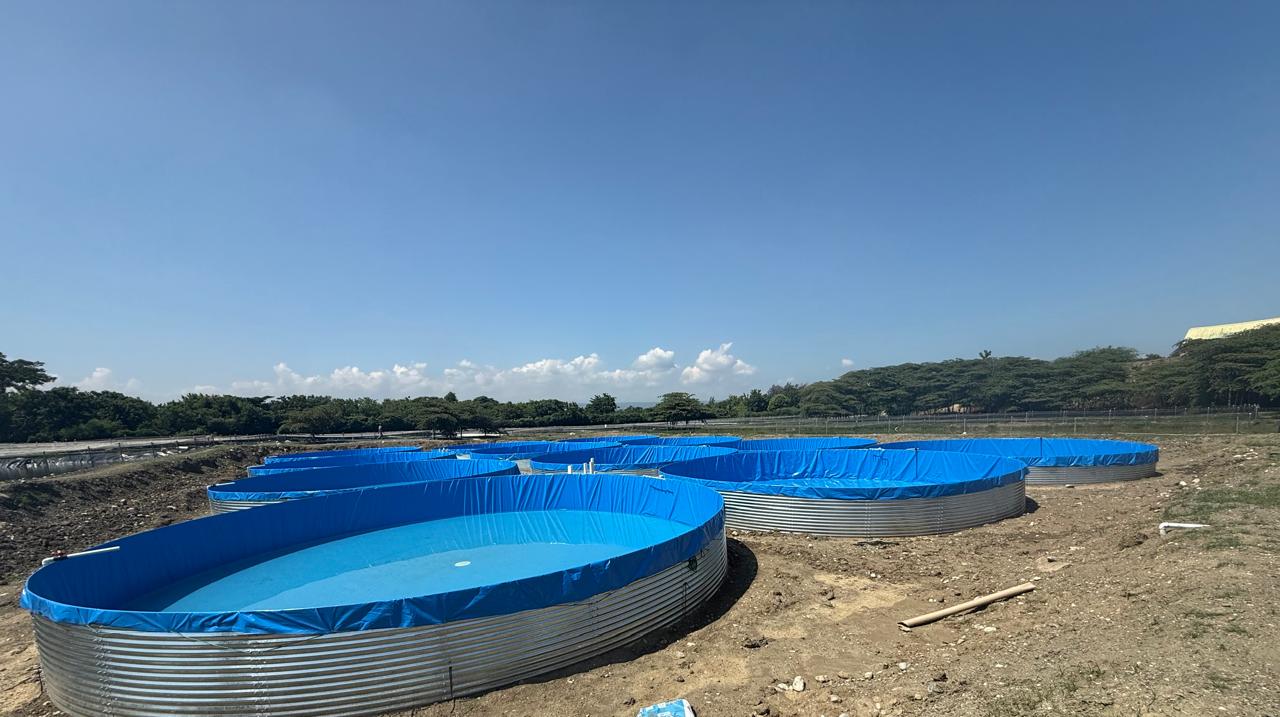 Tanque australiano con geomembrana de alta durabilidad